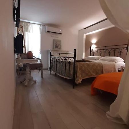 Ferienwohnung La Nicchia Del Borgo Taranto Exterior foto