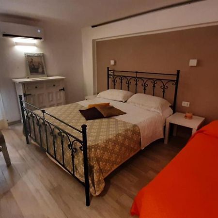 Ferienwohnung La Nicchia Del Borgo Taranto Exterior foto