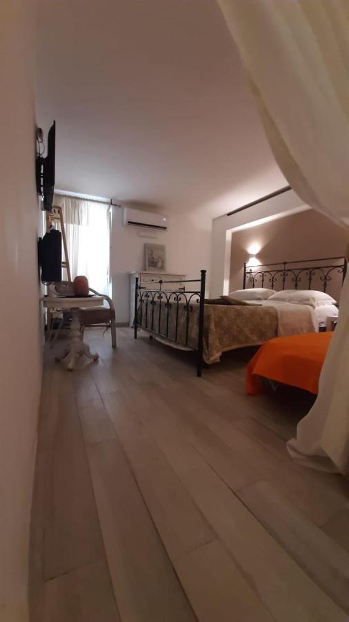 Ferienwohnung La Nicchia Del Borgo Taranto Exterior foto
